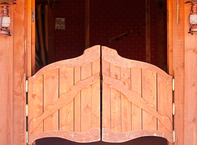 Дверь ворота в стиле Вестерн